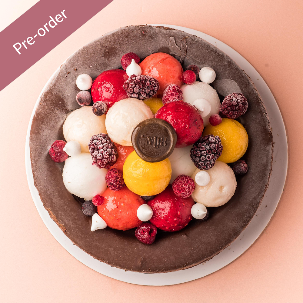 Flourless Basket Fruits Cake